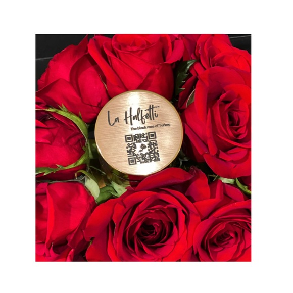 4oz Black Rose Candle - Picture 2 of 2